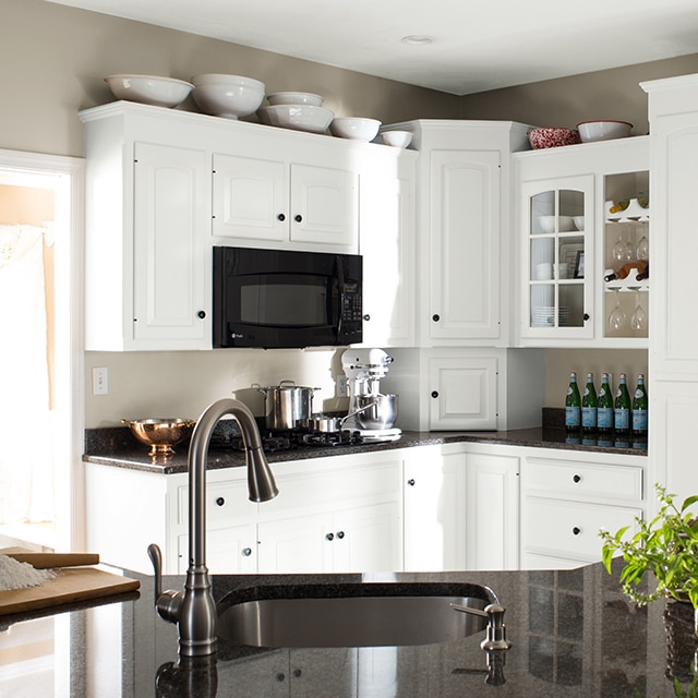 benjamin moore ivory white cabinets