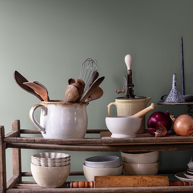 https://www.benjaminmoore.com/-/media/sites/benjaminmoore/images/color/color-design-by-style/french-country/french-country-kitchen-green-painted-wall-rustic-shelves-mobile_640x640.jpg